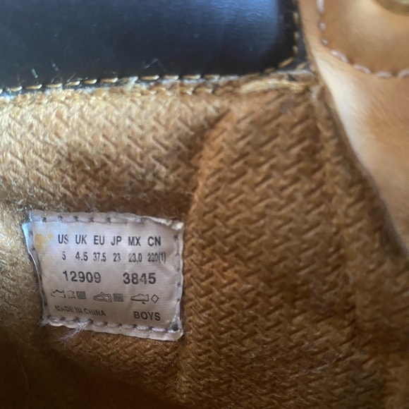 Timberland boots 6.5 Woman / 5 Youth - Picture 3 of 4
